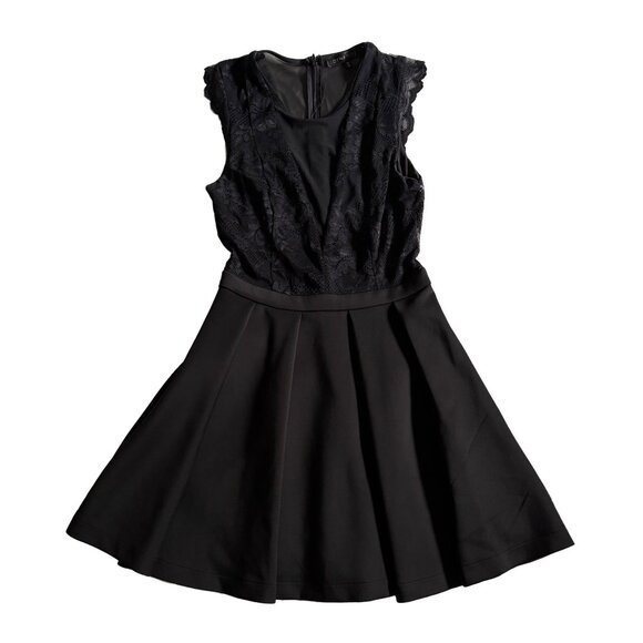 Dynamite - A-line lace low v-neck black party dress - Picture 1 of 5